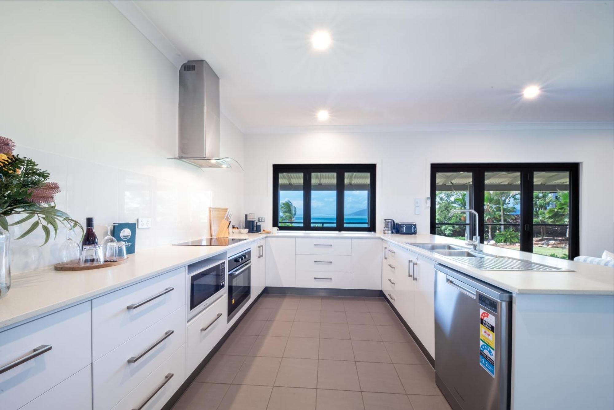 Freedom Shores Resort Airlie Beach Cannon Valley Exterior photo